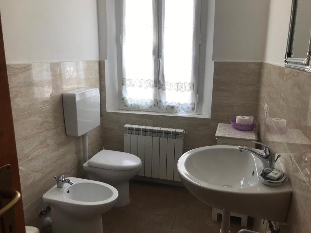 La Sosta Camere & Appartamenti San Felice sul Panaro Rum bild